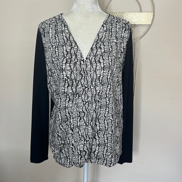 Amour vert • Surplice wrap front long sleeve blouse - Picture 1 of 8